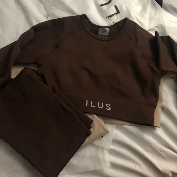 Ilus Label Workout Set - Picture 5 of 5